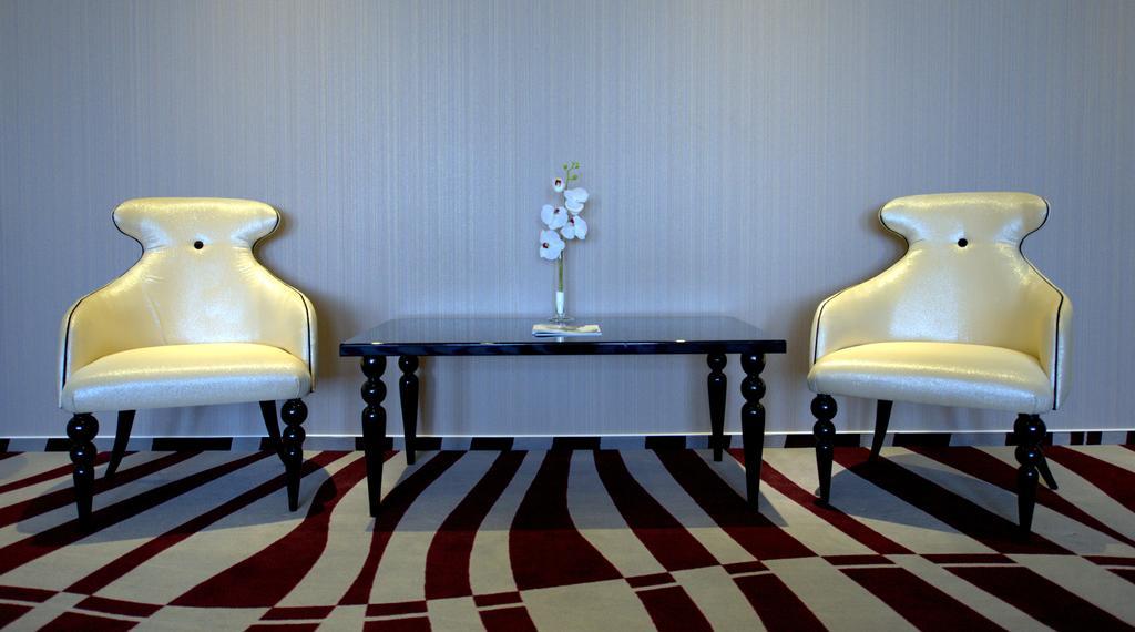 Premier Palace Spa Hotel Bukarest Exterior foto A carpet in a hotel
