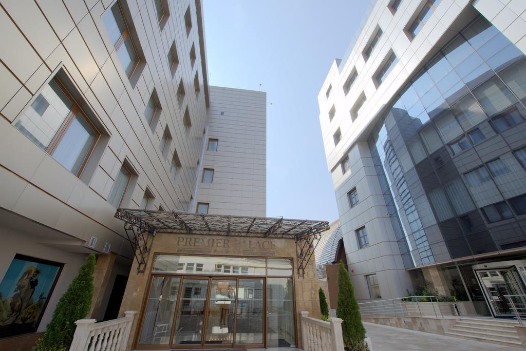 Premier Palace Spa Hotel Bukarest Exterior foto The main entrance of the hospital