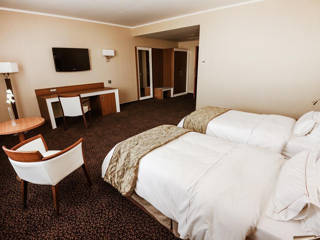 Premier Palace Spa Hotel Bukarest Exterior foto A room at the hotel