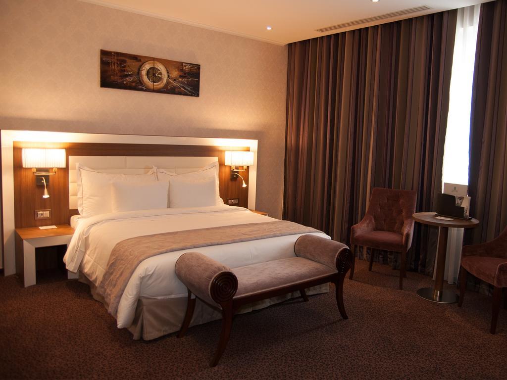 Premier Palace Spa Hotel Bukarest Exterior foto A room at the hotel