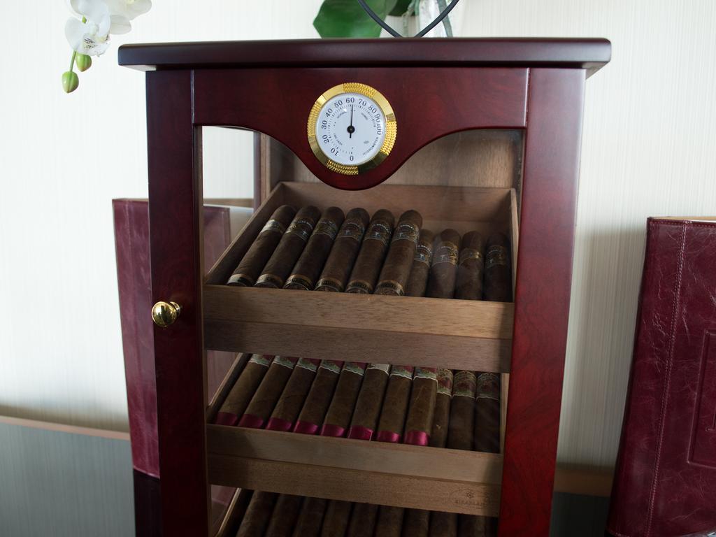 Premier Palace Spa Hotel Bukarest Exterior foto A humidor