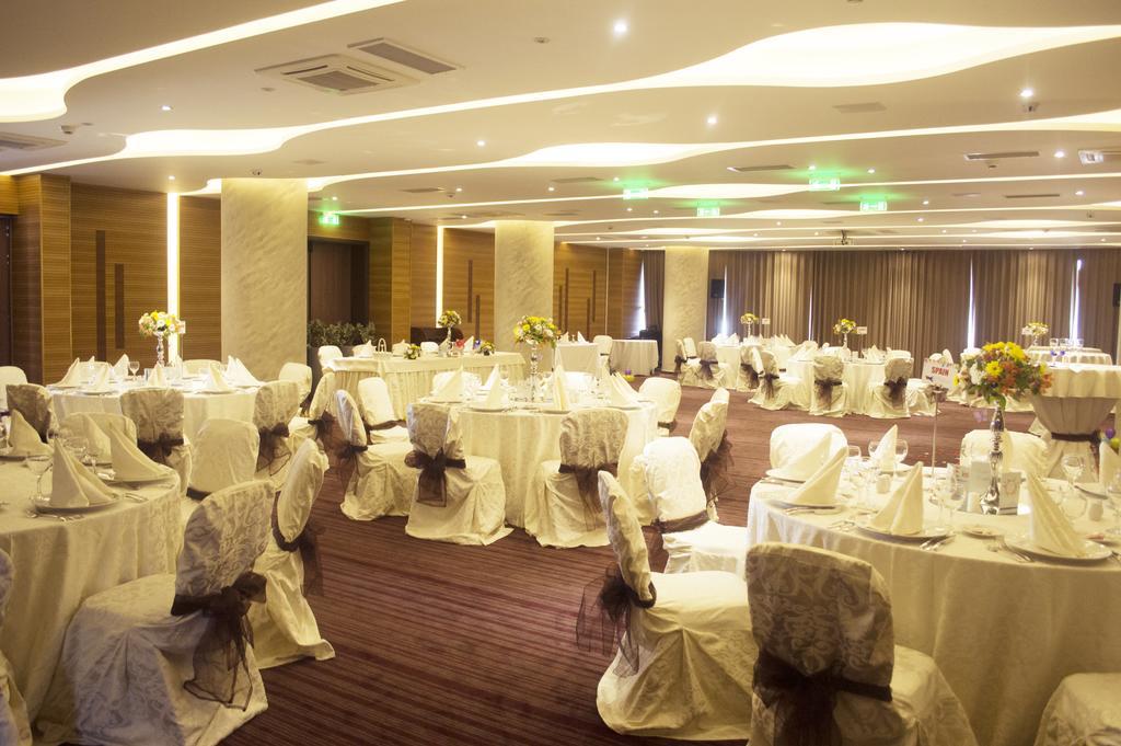 Premier Palace Spa Hotel Bukarest Exterior foto The ballroom of the hotel