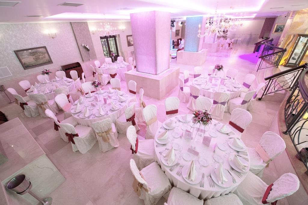 Premier Palace Spa Hotel Bukarest Exterior foto The interior of the restaurant