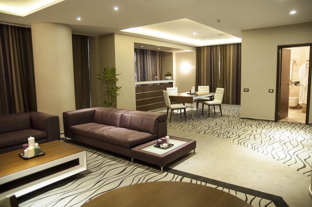 Premier Palace Spa Hotel Bukarest Exterior foto A suite at the hotel