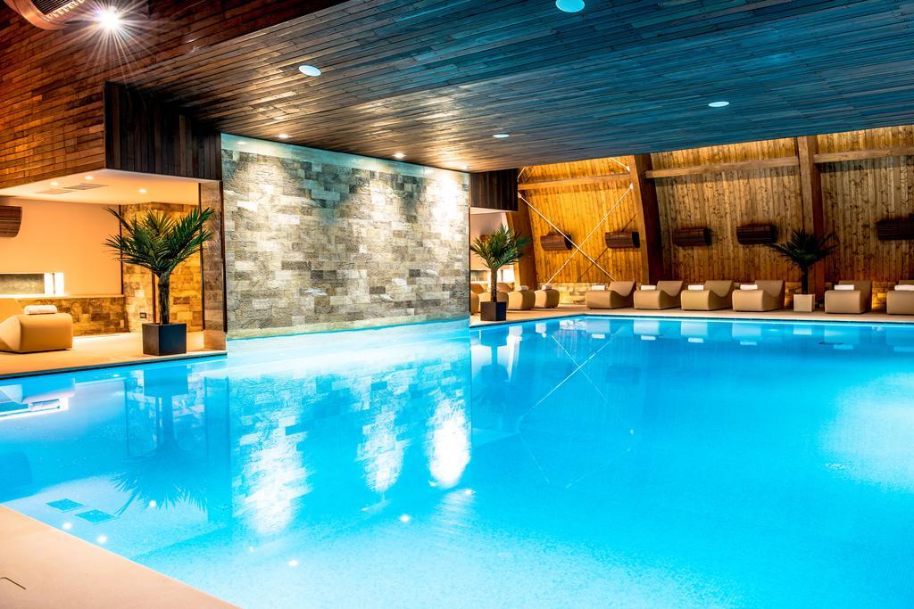 Premier Palace Spa Hotel Bukarest Exterior foto The swimming pool at the hotel
