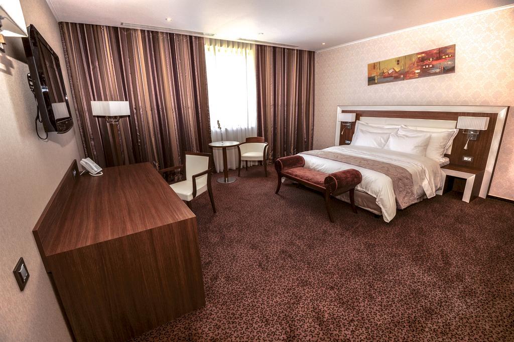 Premier Palace Spa Hotel Bukarest Exterior foto A room at the hotel