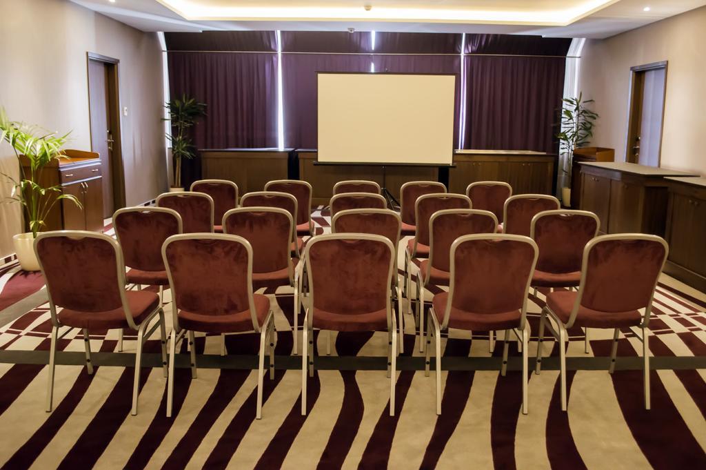 Premier Palace Spa Hotel Bukarest Exterior foto A typical meeting room