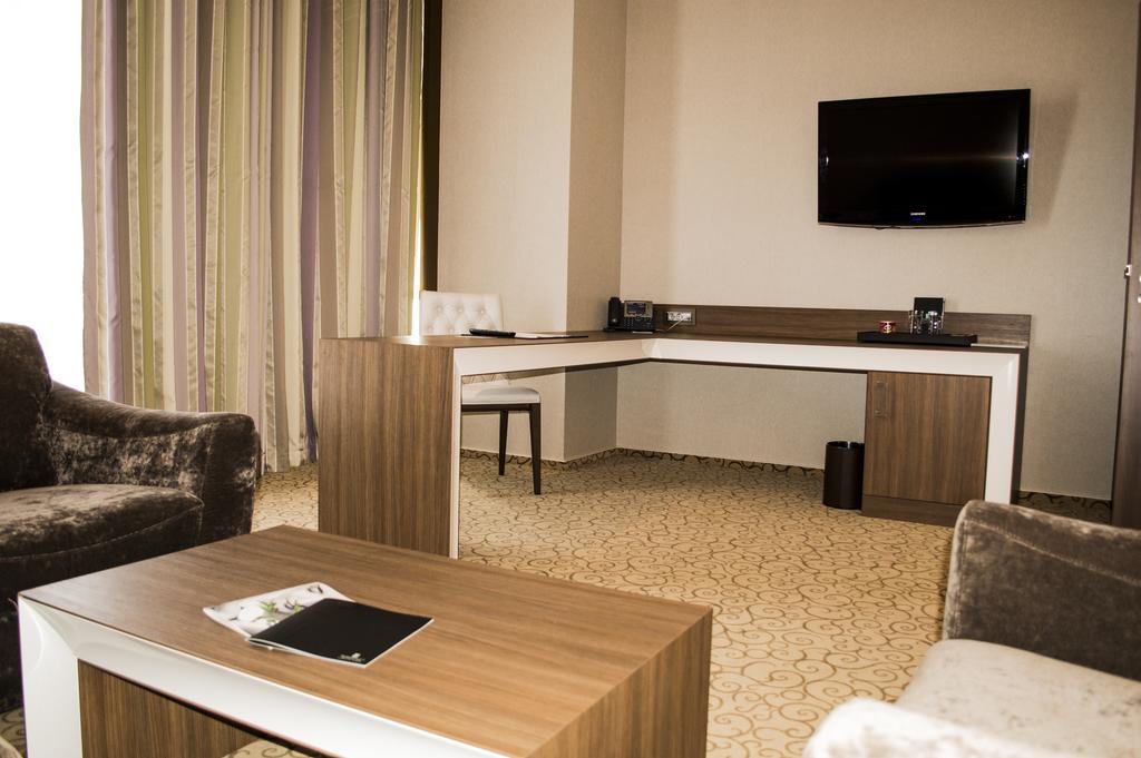 Premier Palace Spa Hotel Bukarest Exterior foto A room at the hotel