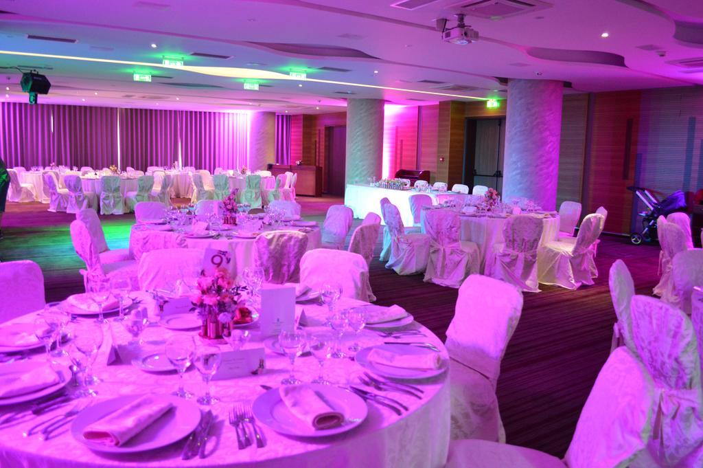Premier Palace Spa Hotel Bukarest Exterior foto The ballroom at the Hilton London Heathrow