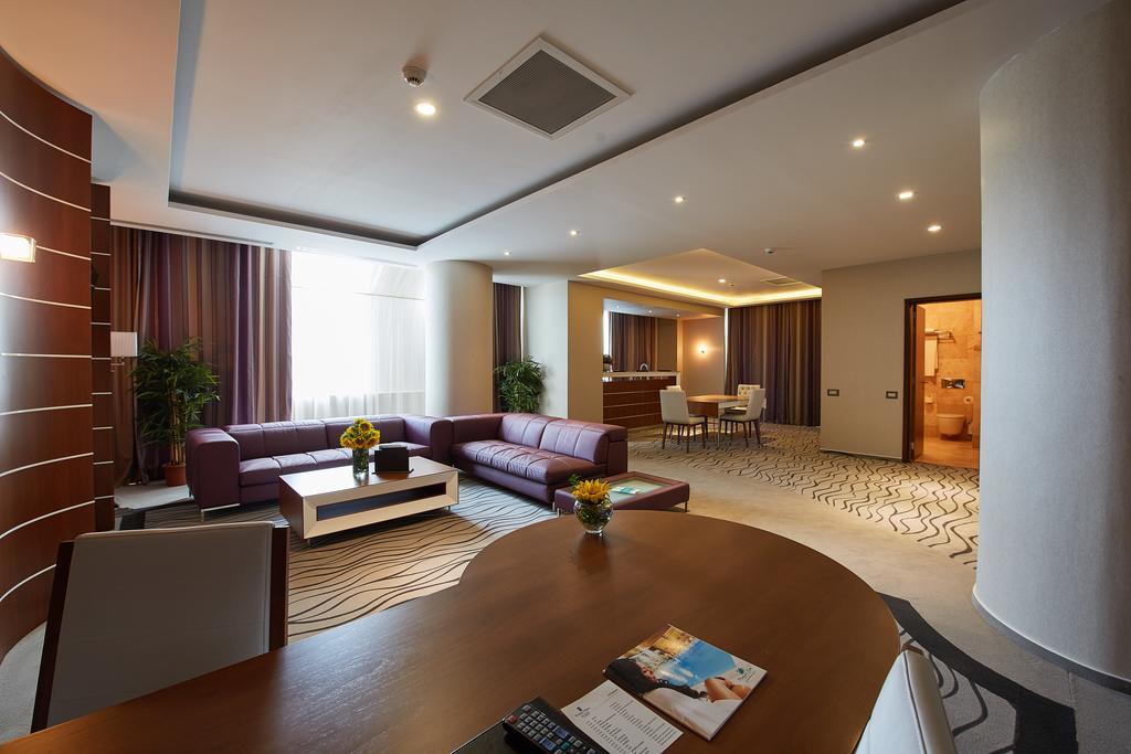 Premier Palace Spa Hotel Bukarest Exterior foto Suite at the Radisson Blu Hotel, Baku