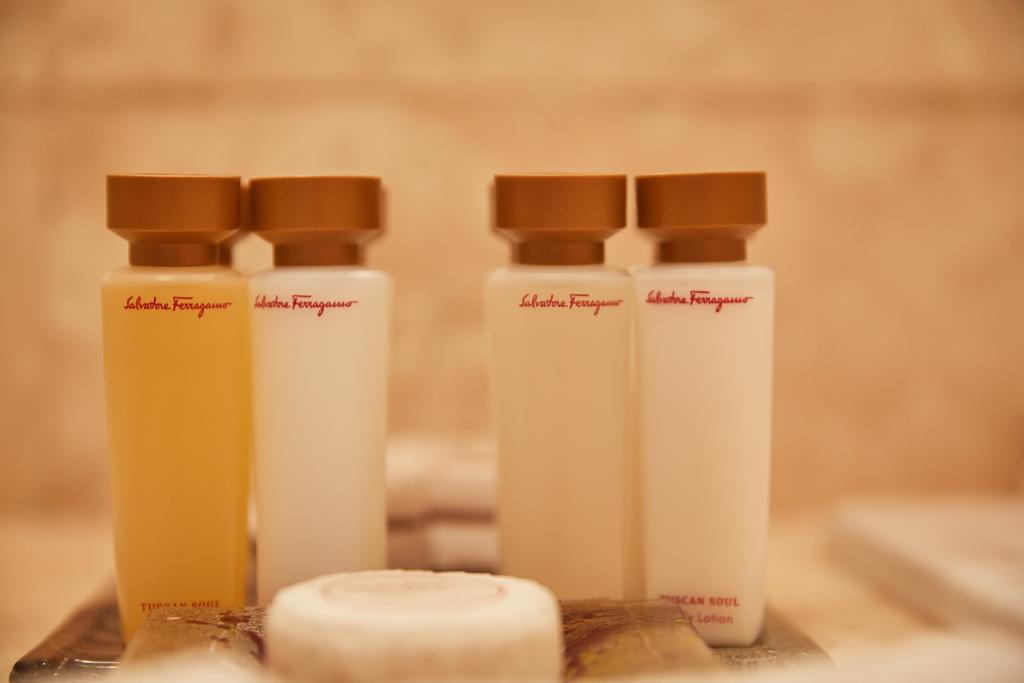 Premier Palace Spa Hotel Bukarest Exterior foto Salvatore Ferragamo amenities