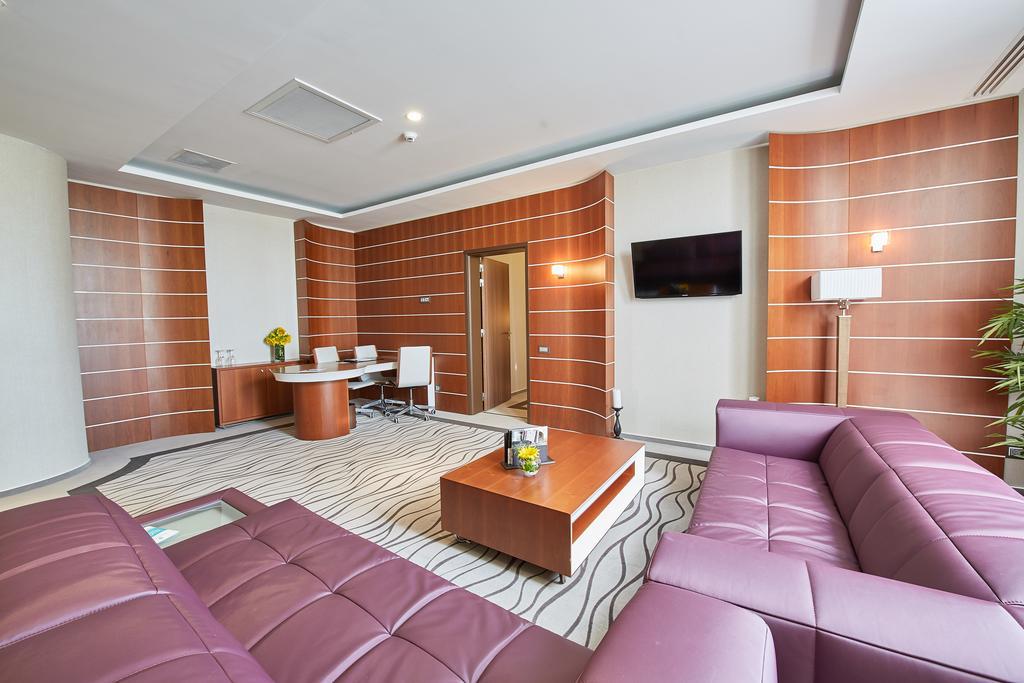 Premier Palace Spa Hotel Bukarest Exterior foto A suite at the airport