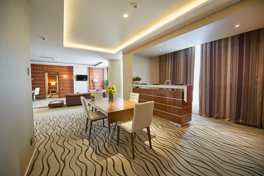 Premier Palace Spa Hotel Bukarest Exterior foto A suite at the hotel