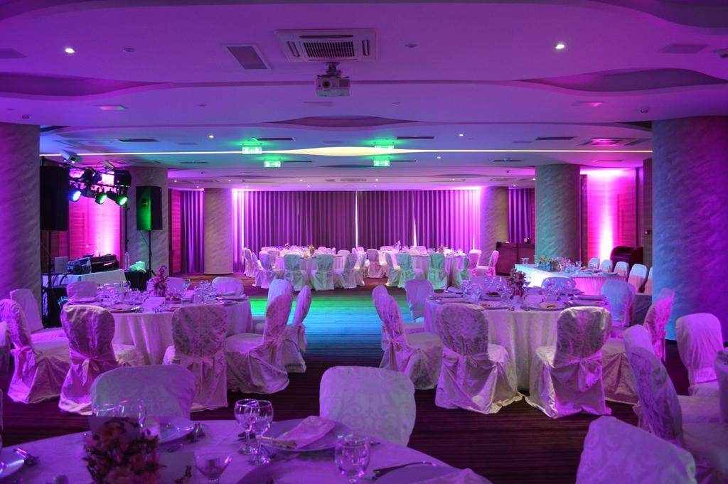 Premier Palace Spa Hotel Bukarest Exterior foto A wedding reception